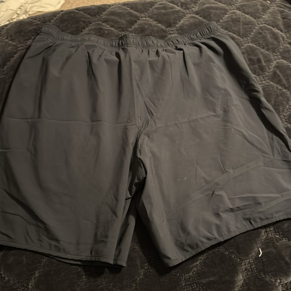 Under Armour, black athletic shorts size 2 XL - Picture 4 of 4